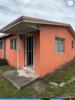 Casa de bloque color coral en el Sur de Florida, antes de renovar